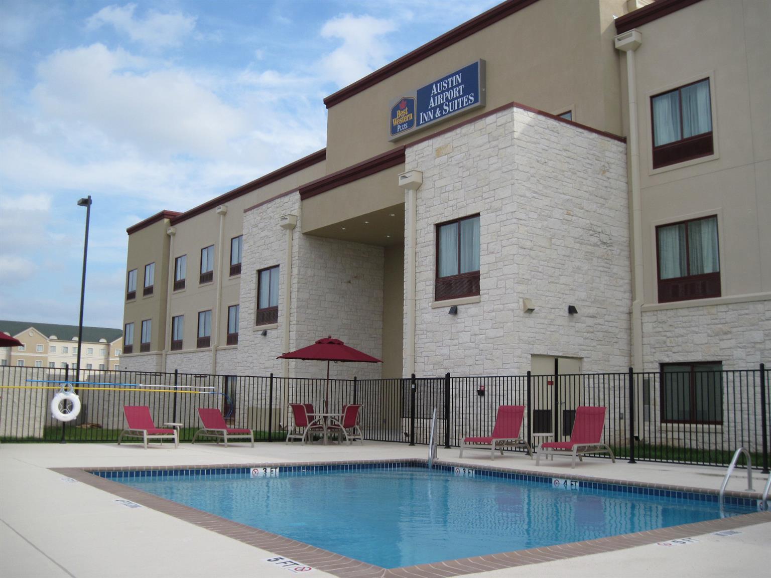 Best Western Plus Austin Airport Inn & Suites Ngoại thất bức ảnh