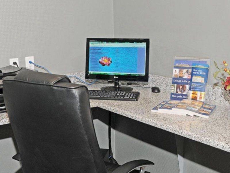Best Western Plus Austin Airport Inn & Suites Ngoại thất bức ảnh